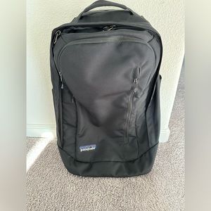Patagonia carry-on Luggage/ Wheelie backpack 35L
